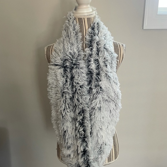 Faux Fur Infinity Scarf - Picture 4 of 6